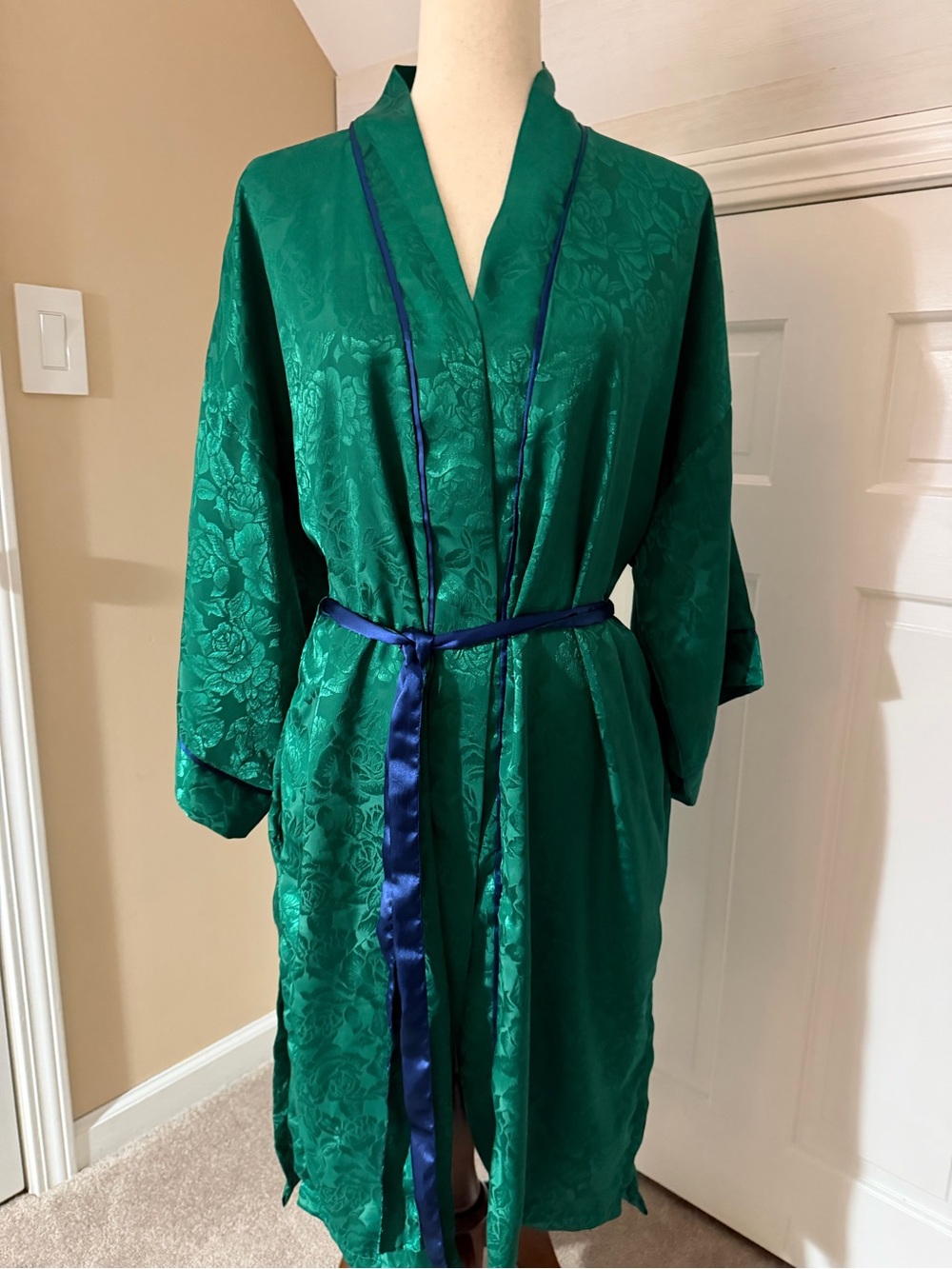 Victoria's Secret Emerald Floral Robe with Navy Trim